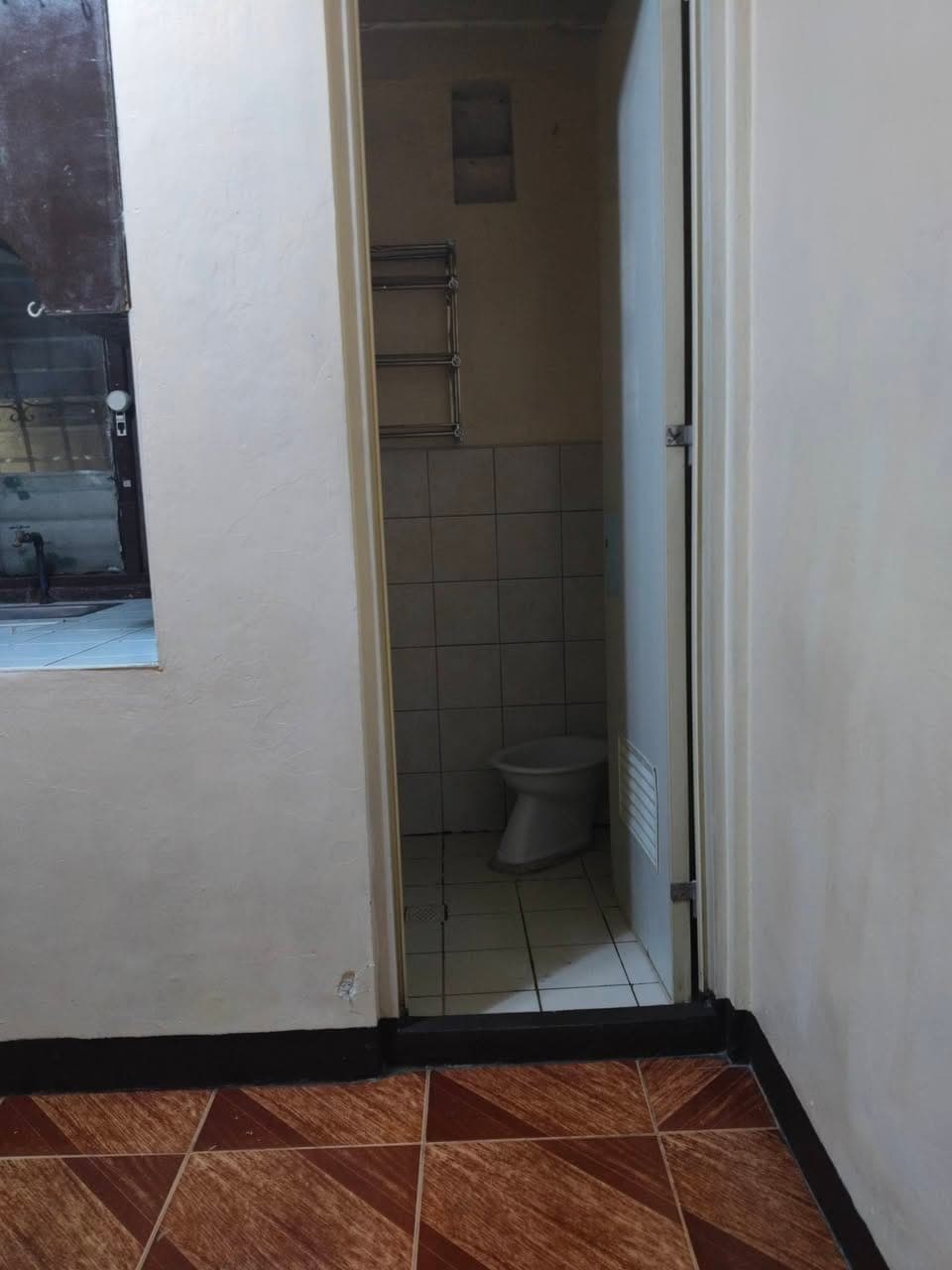 Room for rent  studio type with motor parking - photo 1