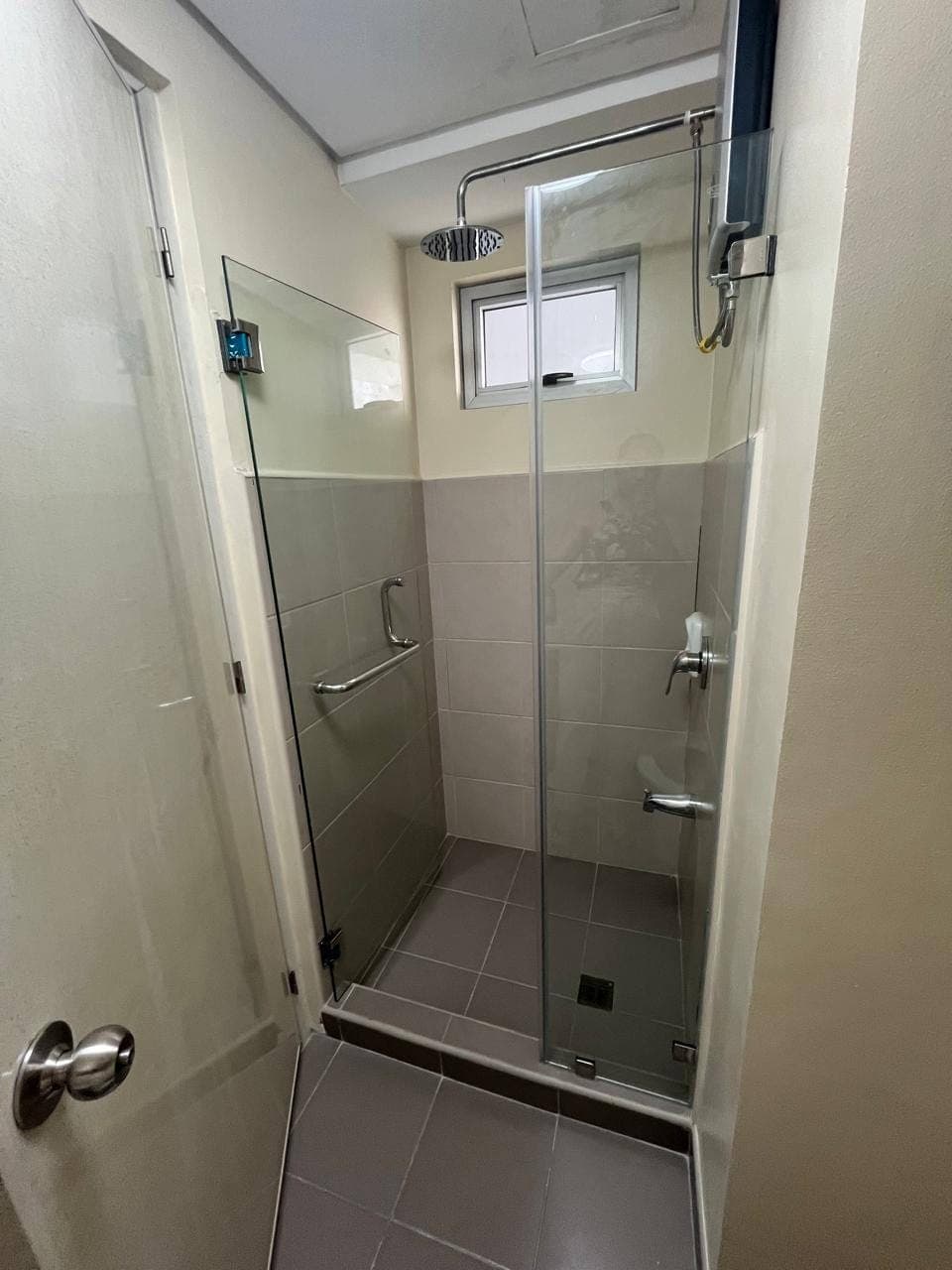 FOR LEASE 1BR EDSA QUEZON CITY - photo 2