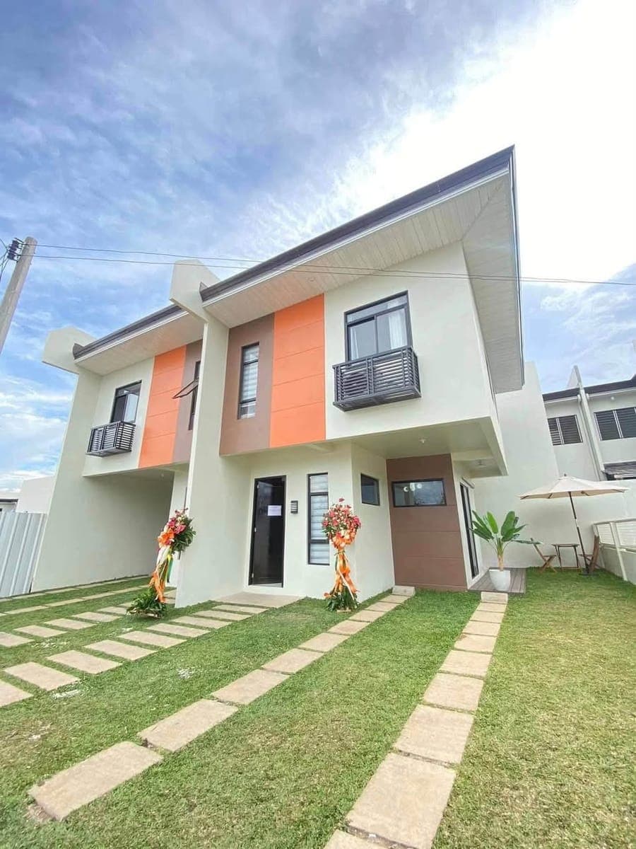 🏡 Corner Lot Townhouse Model Unit at Navona Court 💰 - photo 1
