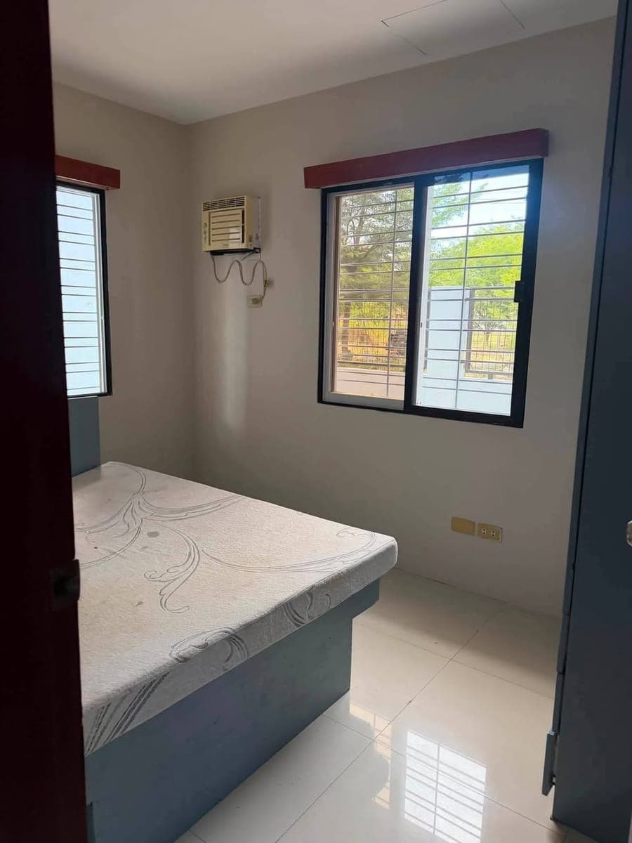 For Rent:4-5 bedrooms corner house - photo 4