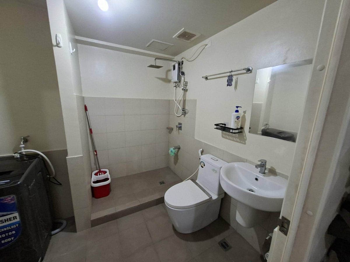 Fully furnished 8th Floor Unit - photo 2