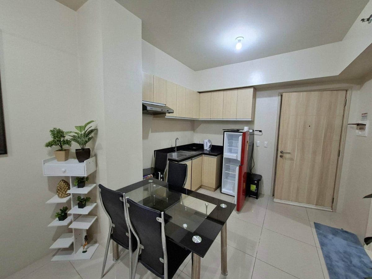 Fully furnished 8th Floor Unit - photo 6