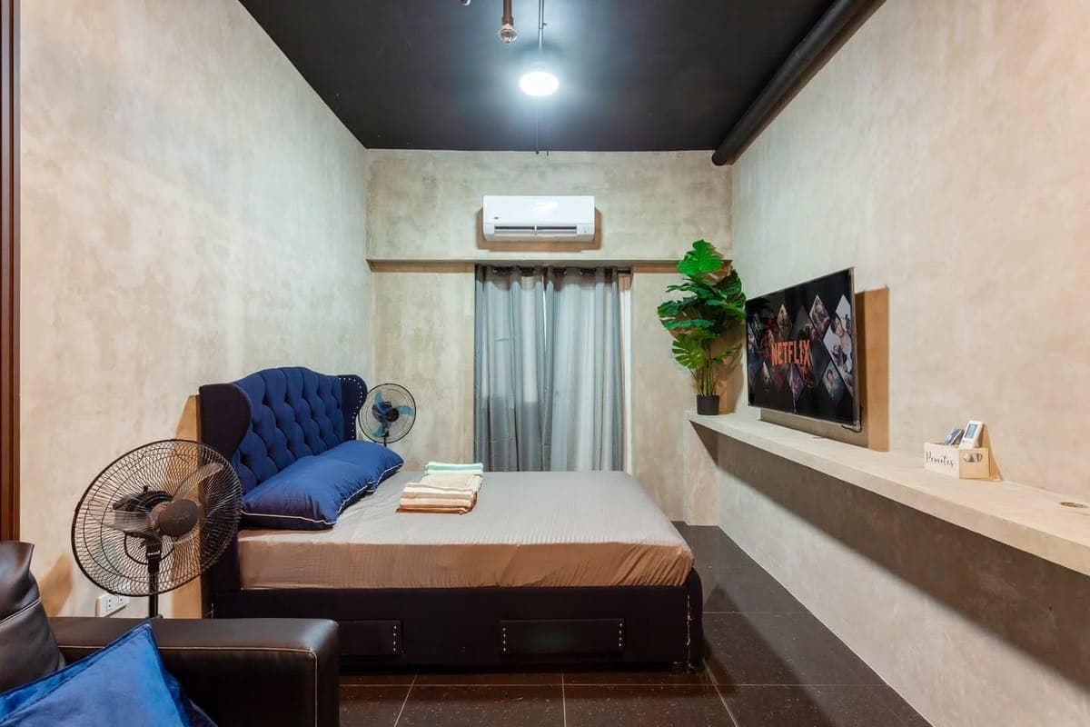 🏙 Cozy Industrial-Style Unit for Long-Term Stay - photo 1