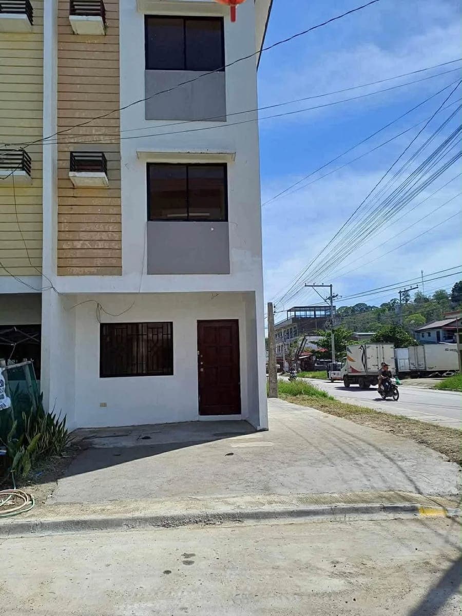 ‼️FOR RENT‼️  CORNER HOUSE AND LOT - photo 1