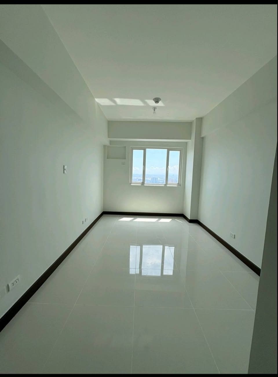 ‼️Newly Turned-over Studio Bare  Unit For Rent ‼️ QUANTUM RESIDENCES - photo 1