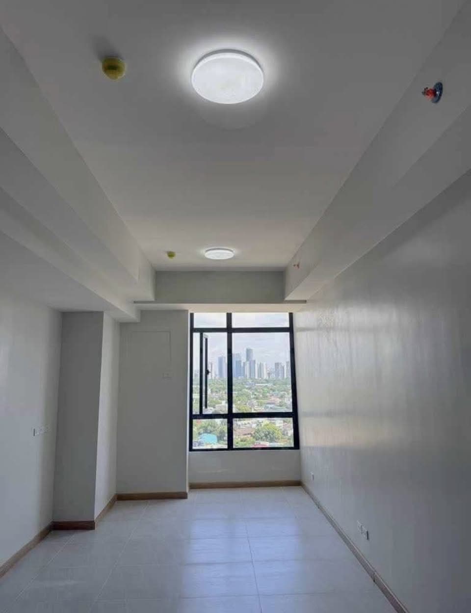 * **FOR RENT! Available now in Congressional Q.C.** - photo 1