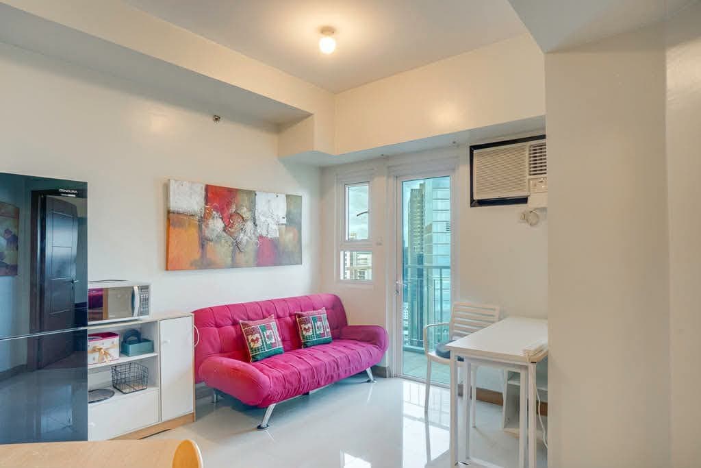📣For Lease – 1BR Condo with Balcony at The Trion - photo 8