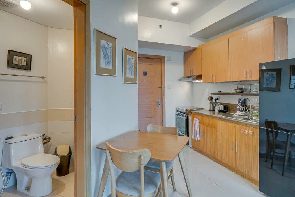 📣For Lease – 1BR Condo with Balcony at The Trion - photo 10