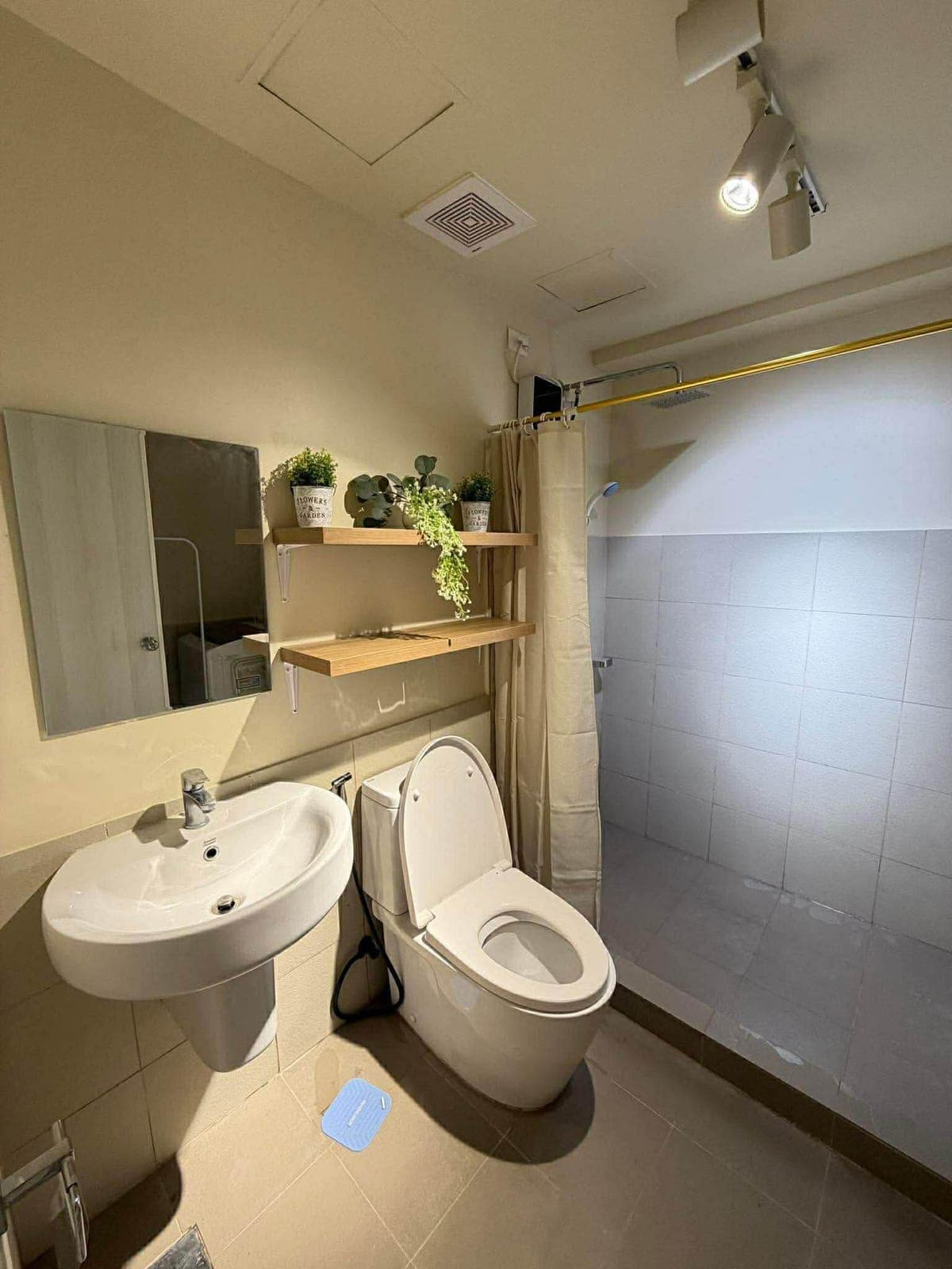 FOR LEASE: 1BR Furnished Unit – Montane, BGC - photo 1