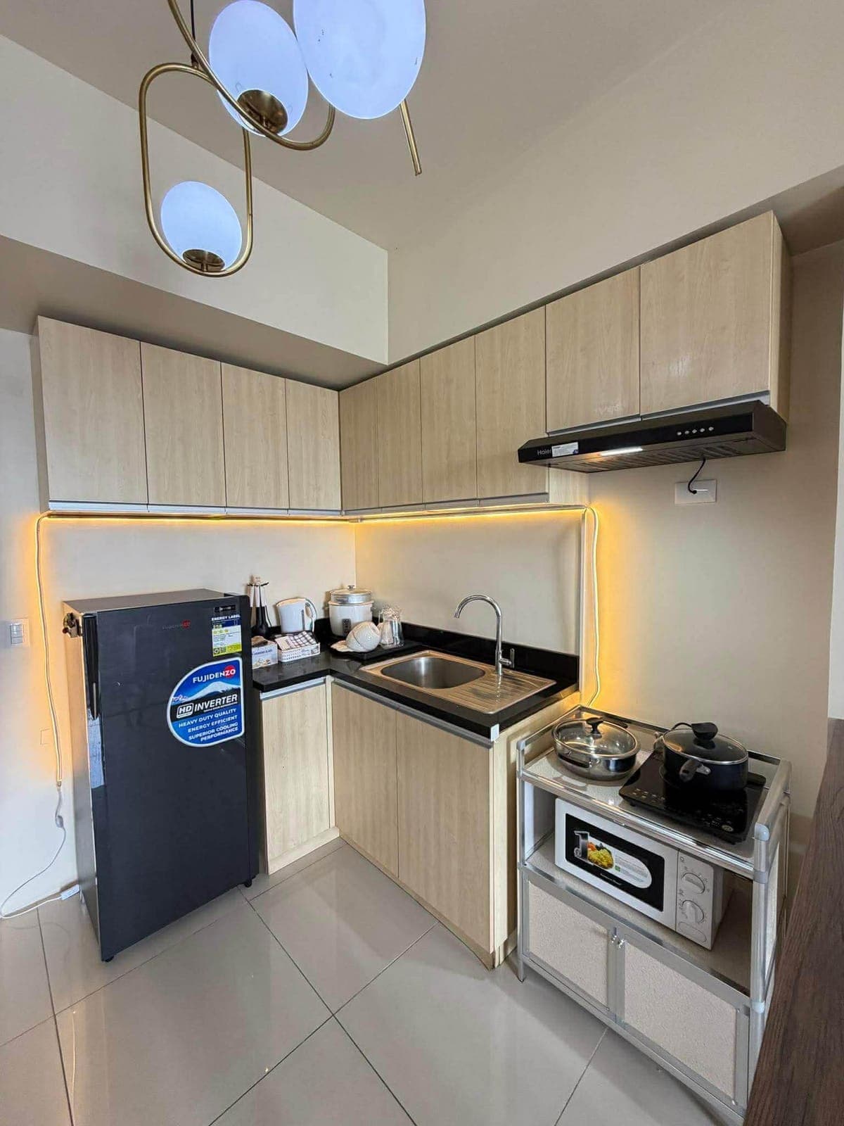 FOR LEASE: 1BR Furnished Unit – Montane, BGC - photo 2