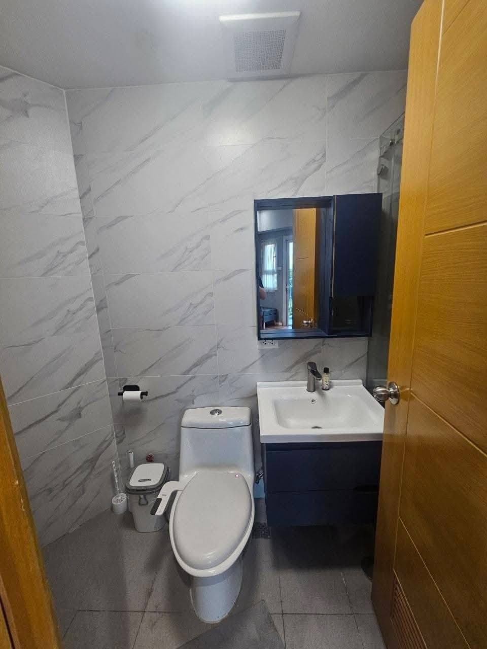 𝐅𝐎𝐑 𝐑𝐄𝐍𝐓 One Bedroom Condo Unit with Balcony in BGC Taguig at Trion Towers. - photo 9