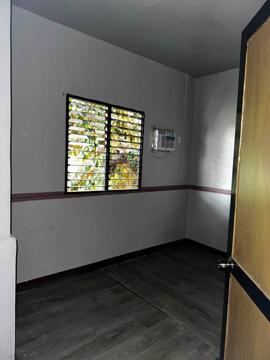 Room for rent 2nd floor 4500 free water with own electric meter and with aircon. Room with own sink... - photo 2