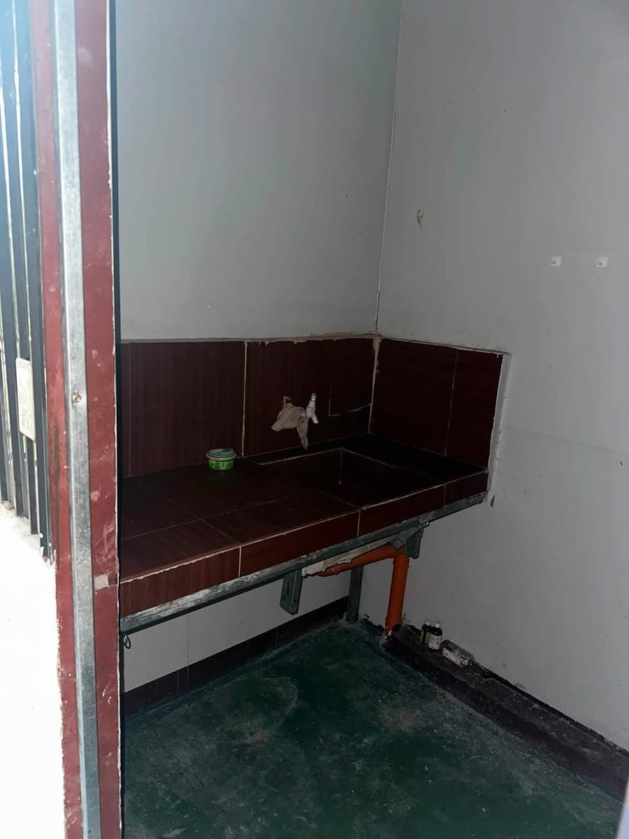 Room for rent 2nd floor 4500 free water with own electric meter and with aircon. Room with own sink... - photo 3