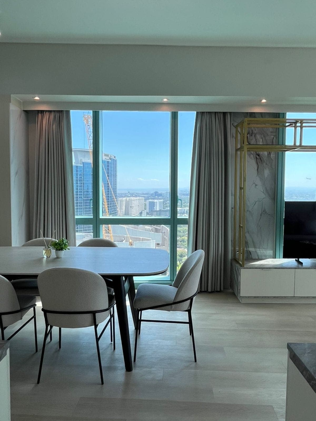 𝗙𝗼𝗿 𝗥𝗲𝗻𝘁: 𝟯 𝗕𝗥 - 𝗘𝗶𝗴𝗵𝘁 𝗙𝗼𝗿𝗯𝗲𝘀 𝗧𝗼𝘄𝗻 𝗥𝗼𝗮𝗱 𝗕𝗚𝗖 - photo 3