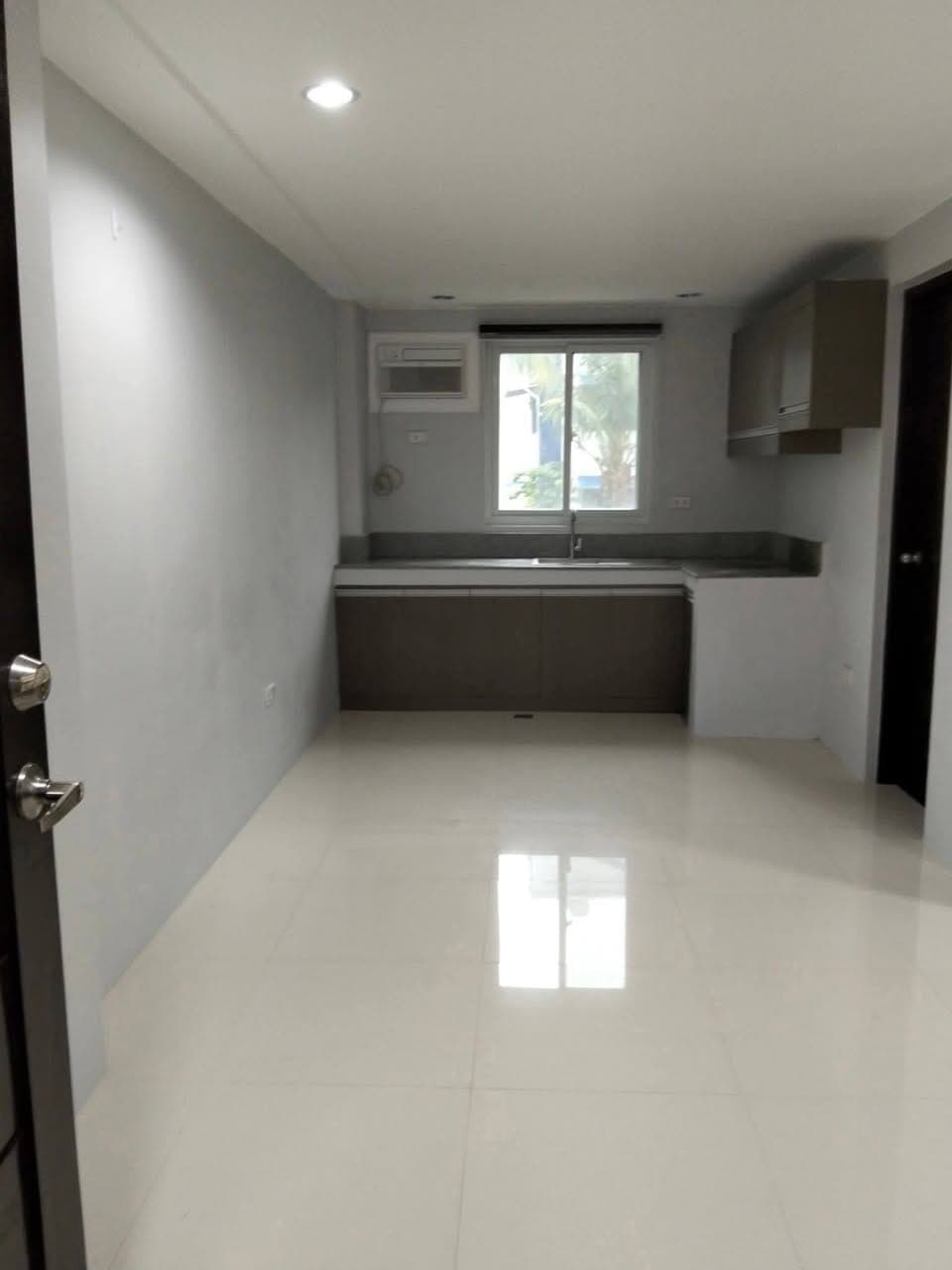Studio Condo Unit for Rent in Taguig - photo 1