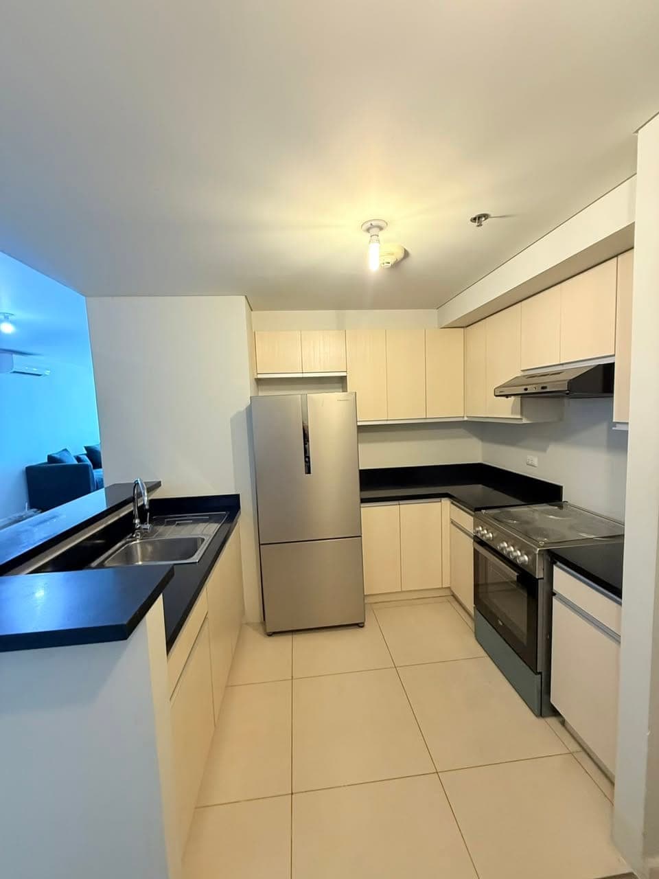 CONDO FOR RENT - photo 2