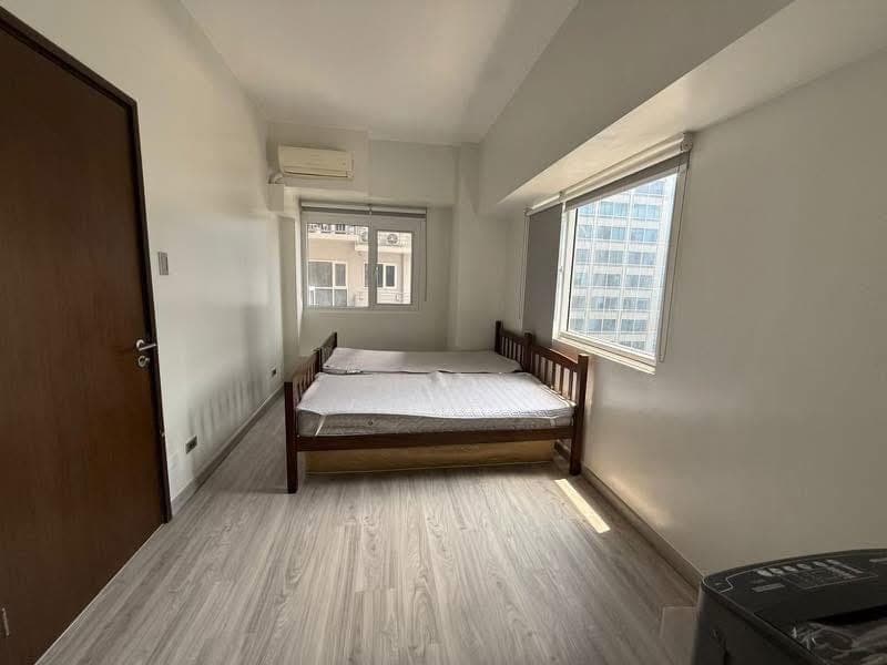 For Lease & For Sale: Fully Furnished 1 Bedroom Unit at Signa Residence, Makati - photo 3