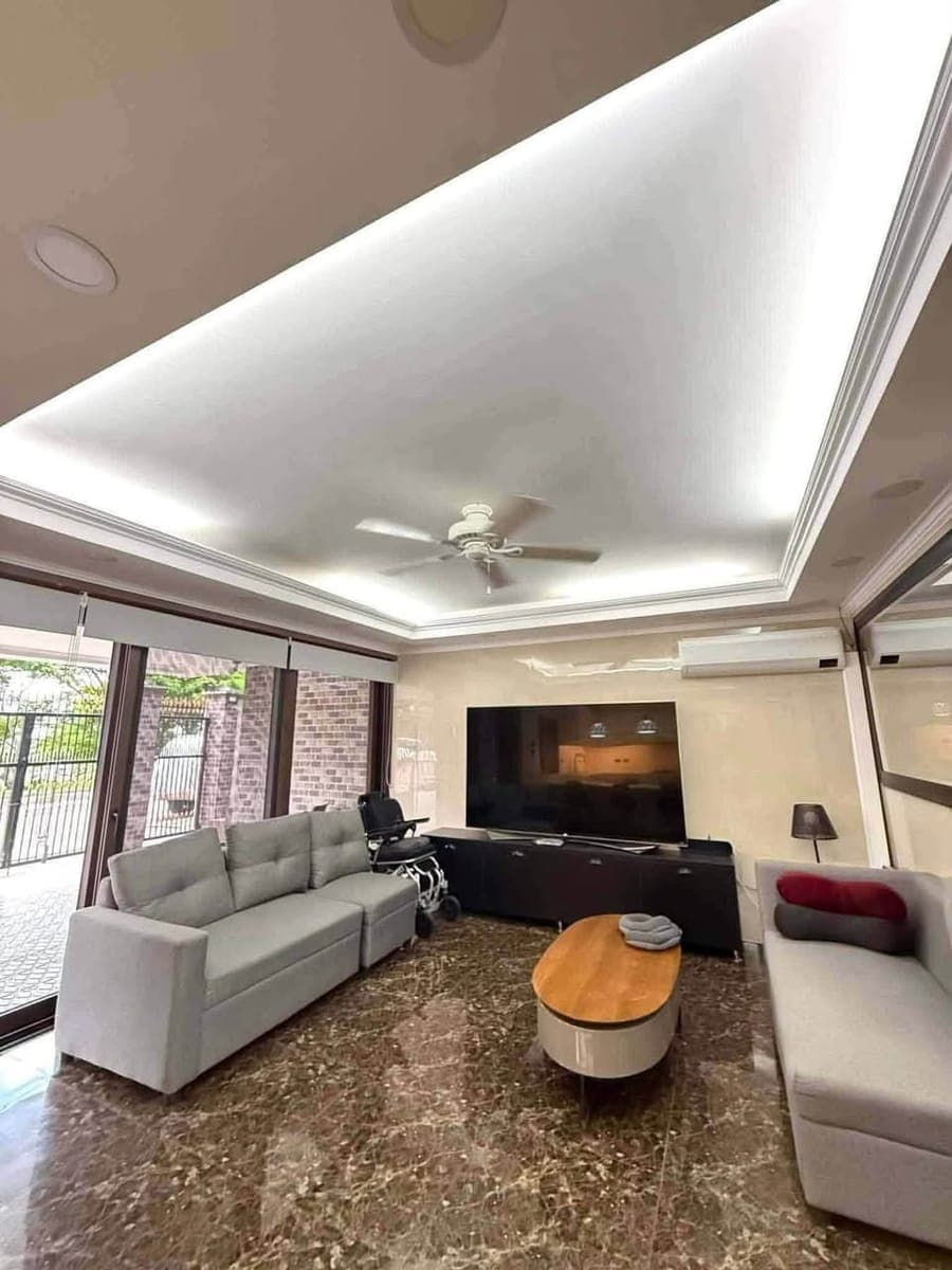 🌅 3-STOREY BEACHVIEW HOUSE FOR RENT - photo 1