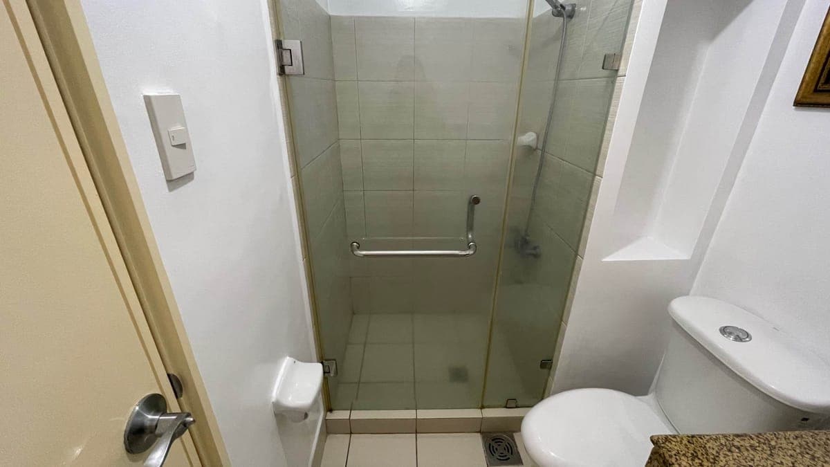 UNIT OWNER HERE : Open for all agent / brokers i give 1 month commission for 1 year lease just pm me - photo 1