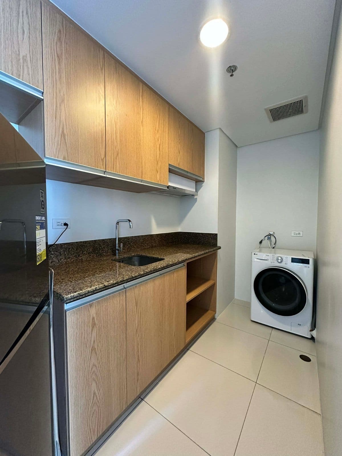 FOR RENT: Semi-furnished 1-Bedroom at Times Square West, BGC - photo 3