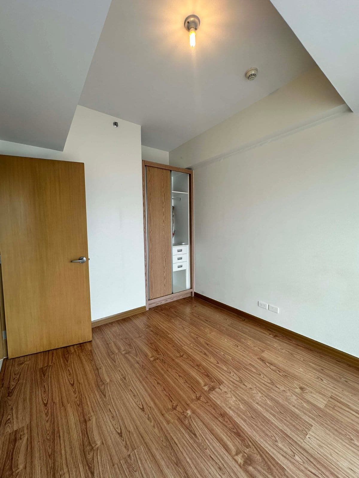 FOR RENT: Semi-furnished 1-Bedroom at Times Square West, BGC - photo 9