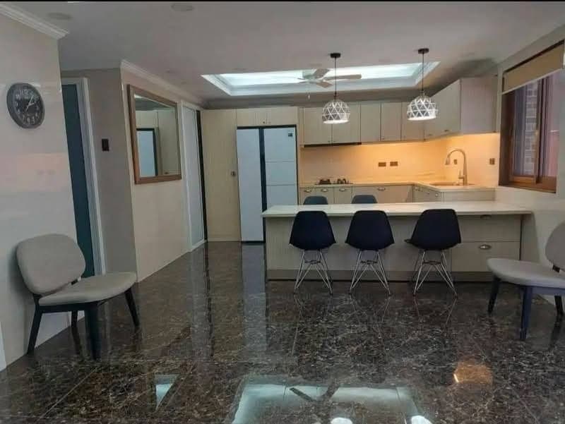 🏡 3 STOREY BEACH VIEW HOUSE FOR RENT - photo 1