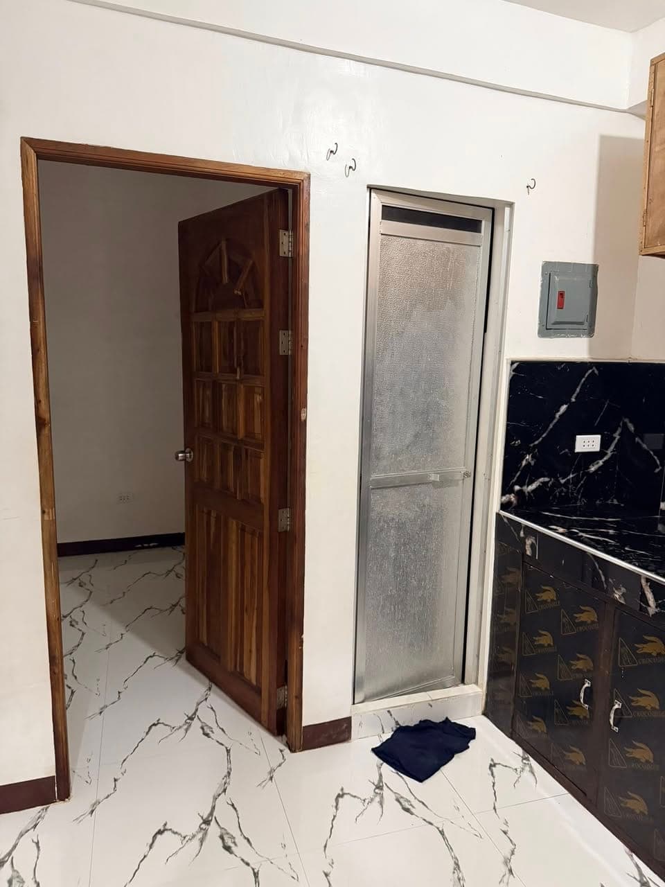 Available Room for rent! - photo 2