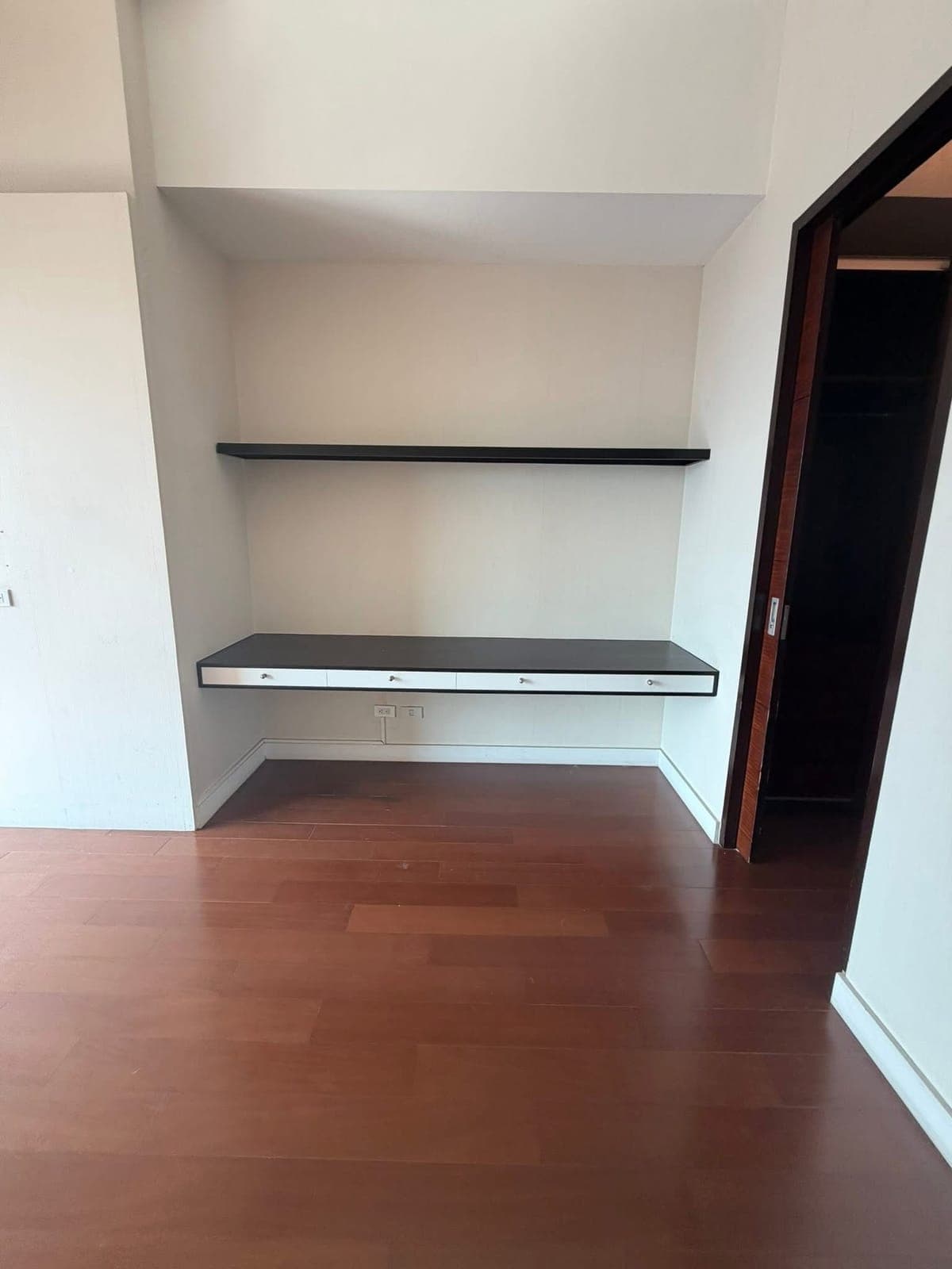 FOR LEASE | Grand Hyatt Residences, BGC ✨ - photo 2