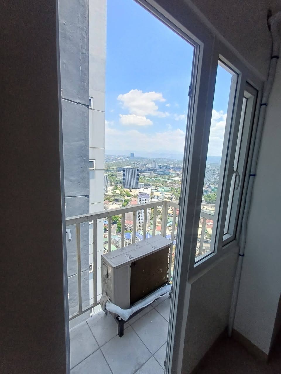 FOR RENT 15K MONTHLY TOMAS MORATO - photo 4