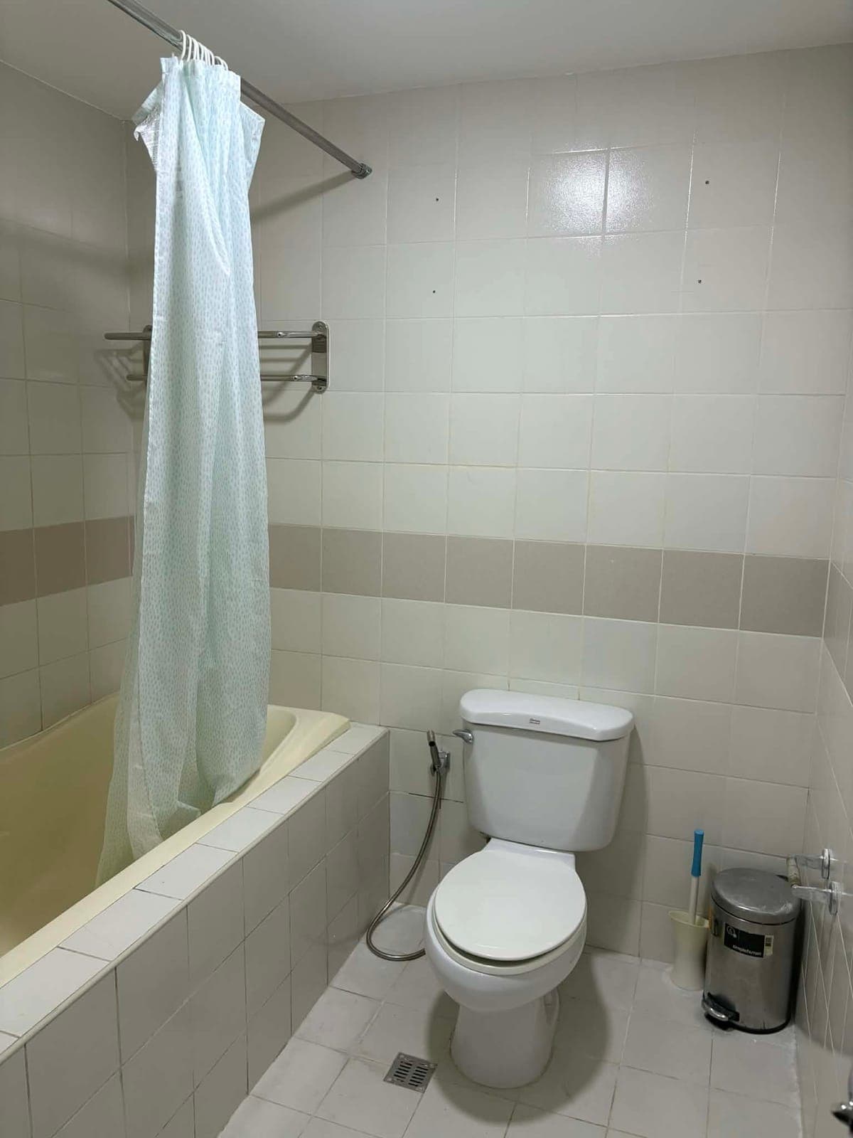 FOR LEASE: - photo 1