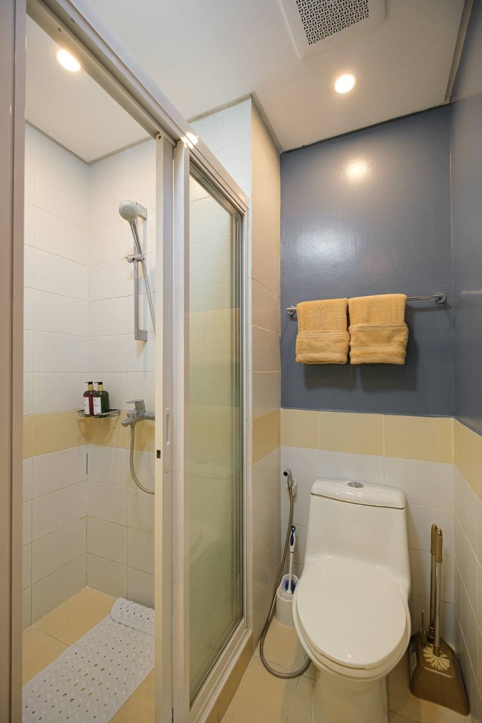 2BR Trion 1 for Rent - photo 3