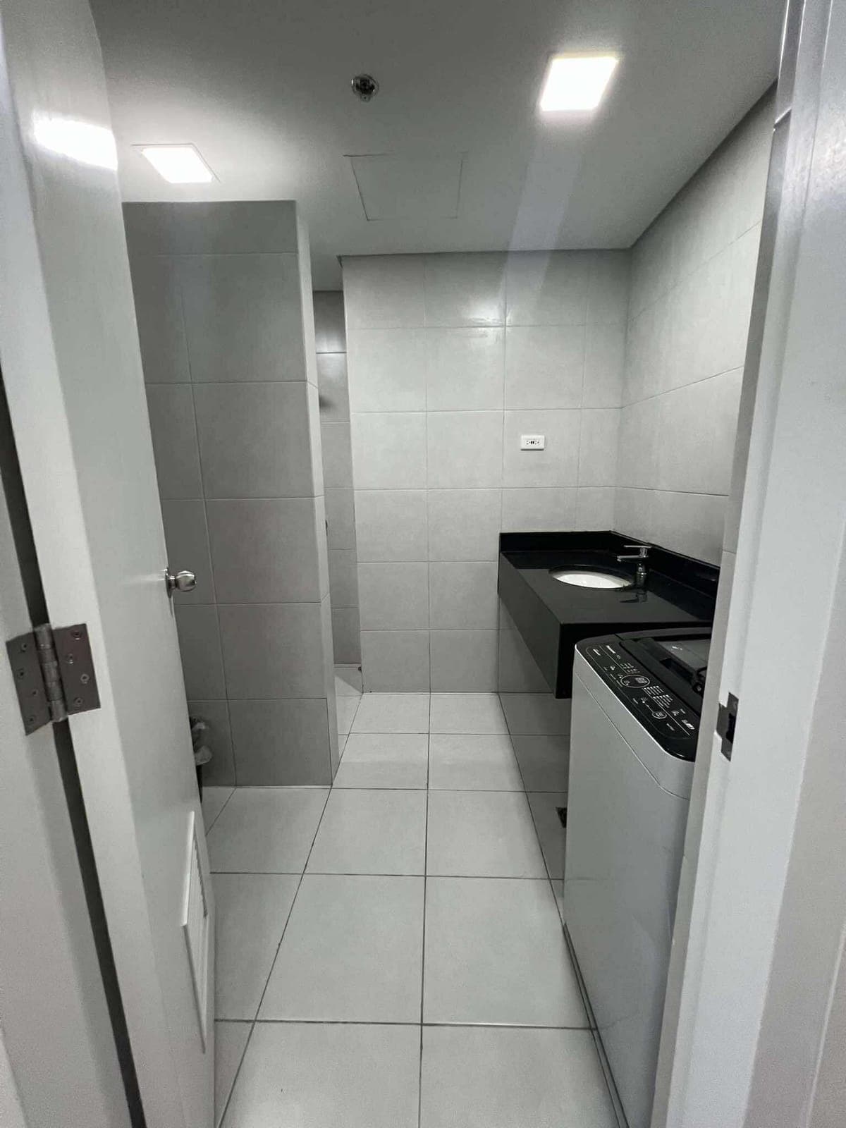 # **FEMALE CONDO SHARING AT 100 WEST MAKATI. NEWLY TURNED OVER 2BR WITH BALCONY. SECURE YOUR SPOT TODAY!** - photo 1