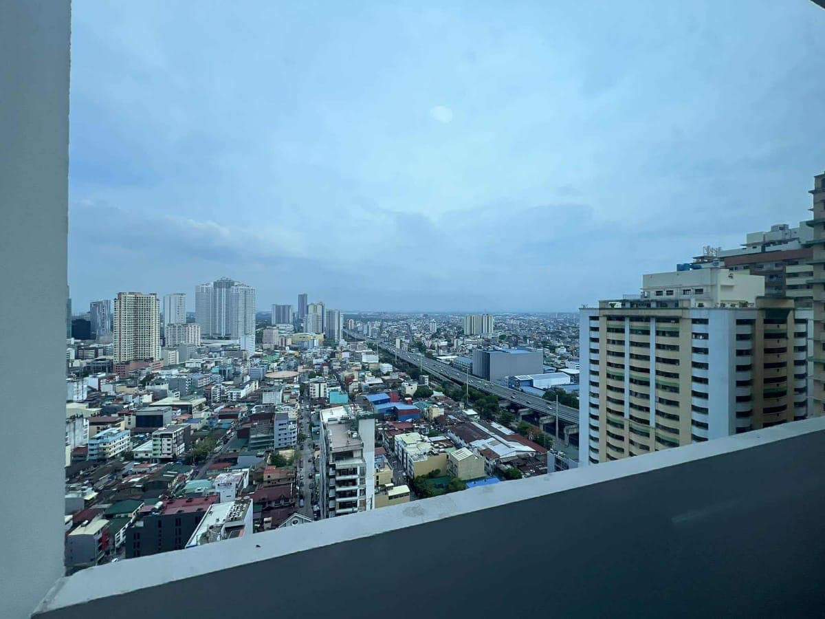 # **FEMALE CONDO SHARING AT 100 WEST MAKATI. NEWLY TURNED OVER 2BR WITH BALCONY. SECURE YOUR SPOT TODAY!** - photo 4