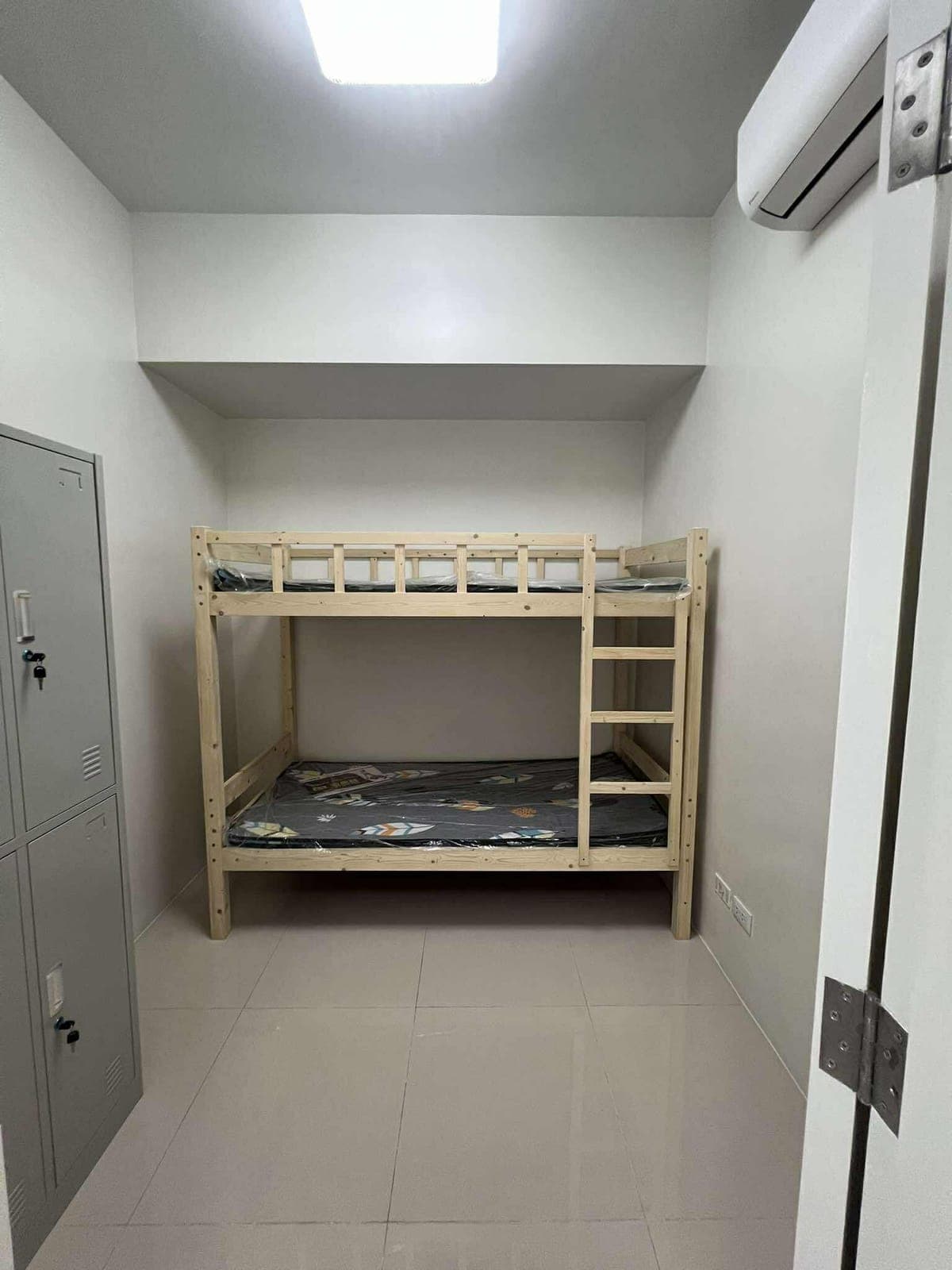 # **FEMALE CONDO SHARING AT 100 WEST MAKATI. NEWLY TURNED OVER 2BR WITH BALCONY. SECURE YOUR SPOT TODAY!** - photo 6
