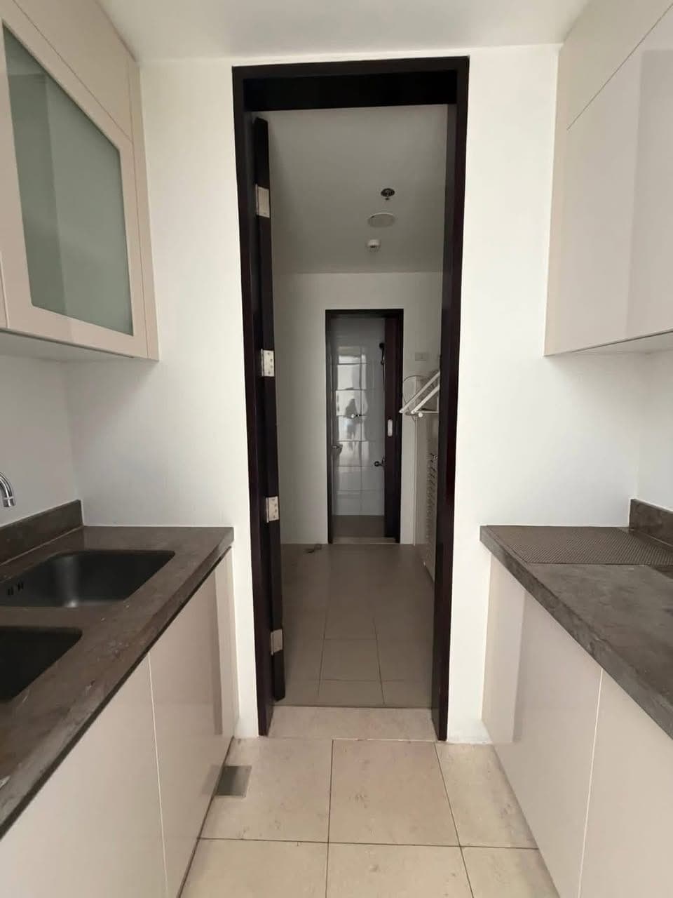 For Lease: Semi Furnished 2 Bedroom Unit at Grand Hyatt Residences, BGC, Makati City - photo 4