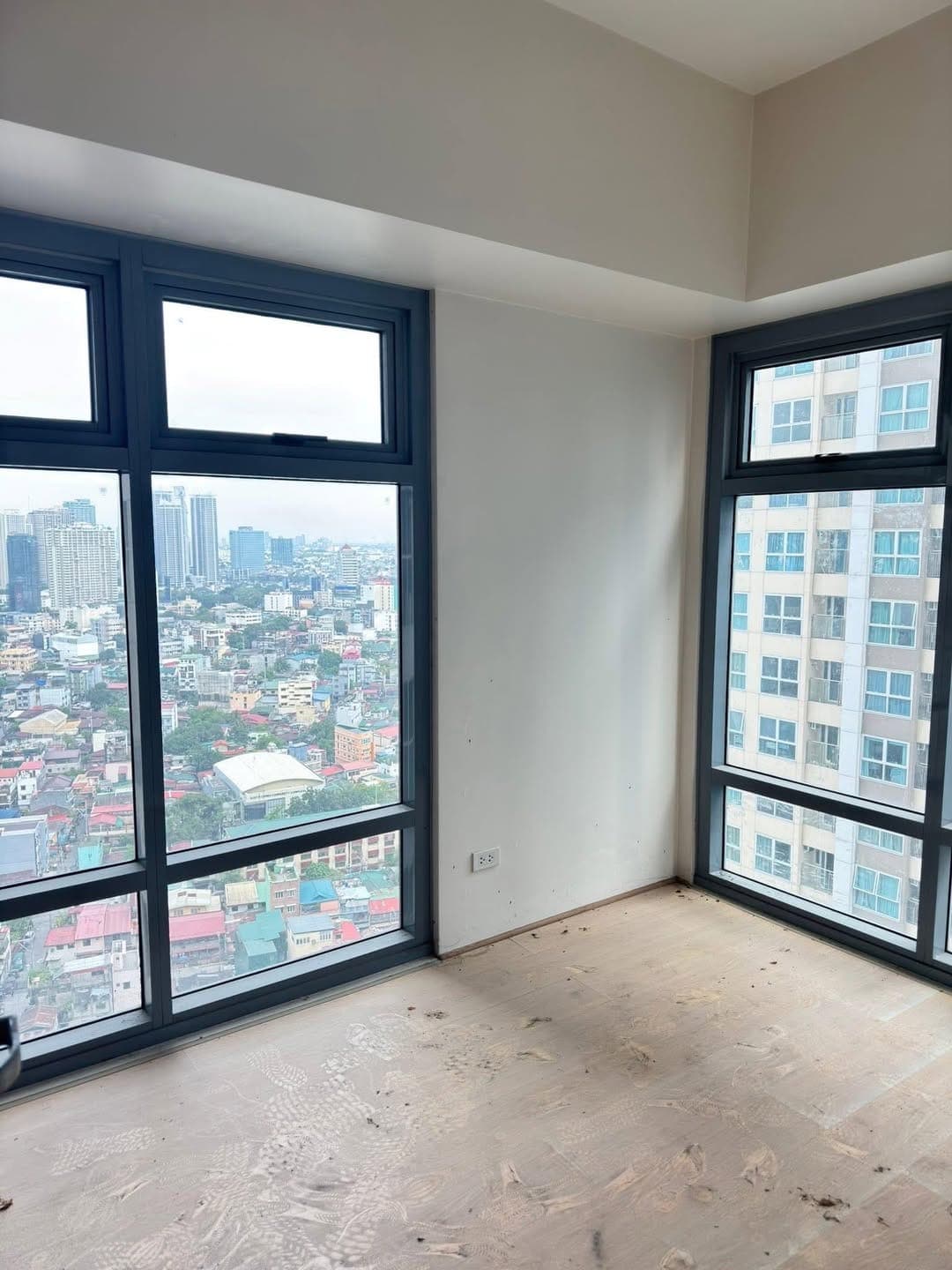 1BR Corner unit For Rent: PARK WEST BGC 25K only - photo 1