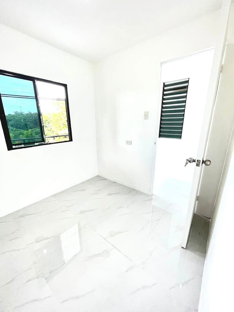 ROOMS AVAILABLE good for 2 persons(₱4,500/month) and good for 1  (₱3,000/month) - photo 2