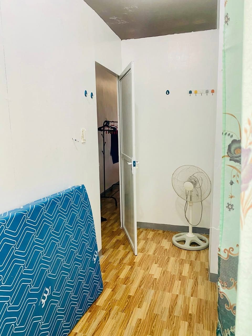 gudpm po saatin lahat baka may nag hahanap dyan ng solo room,nabakante ang 1 room nmin anytime sa mg... - photo 3