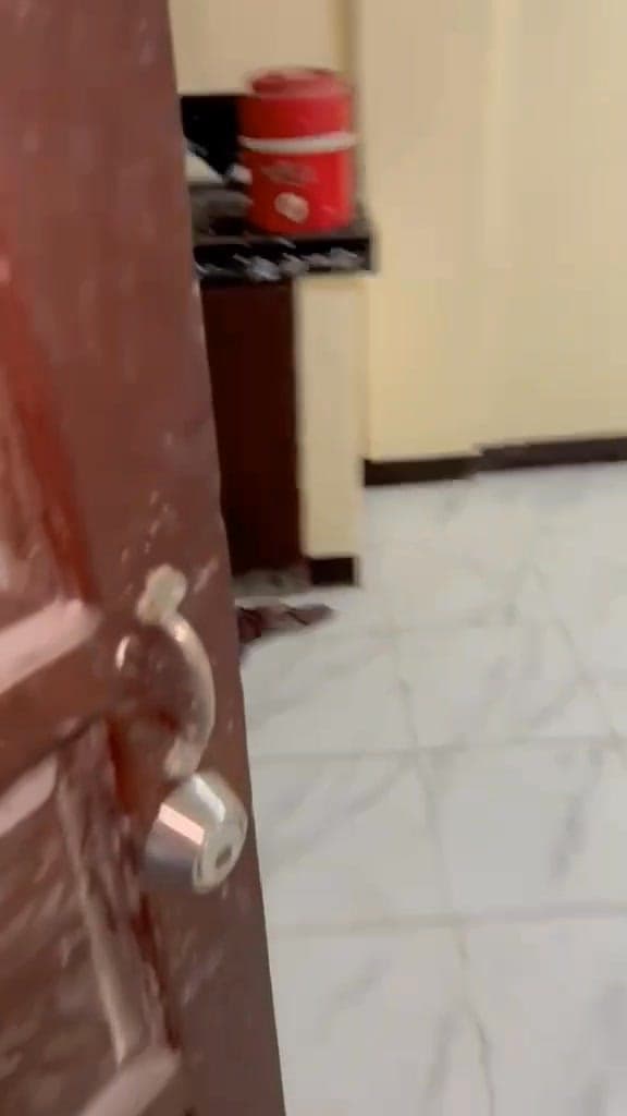 FOR RENT: 1BR APARTMENT Pwde gawin 2 rooms pwde sa mag  2 couple malaki mga rooms dalawa ang main door 10k monthly - photo 3
