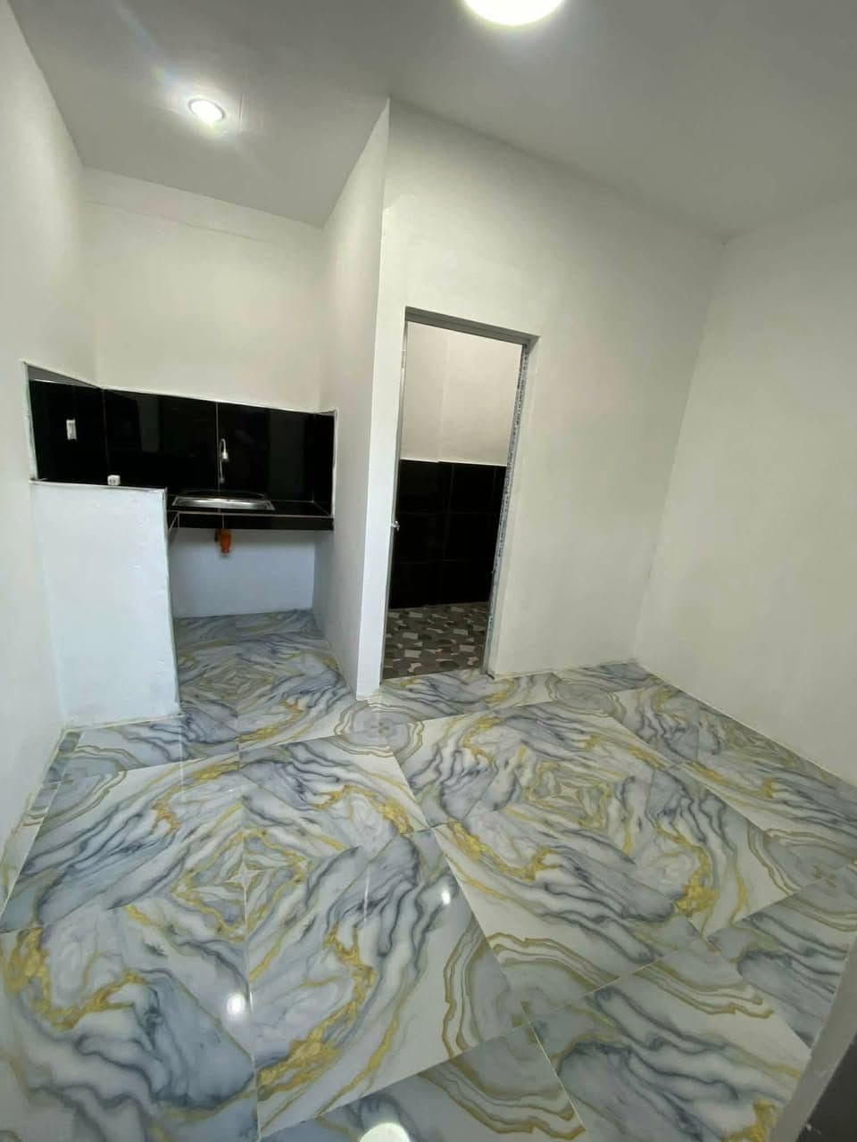 Available unit ready for viewing - photo 1