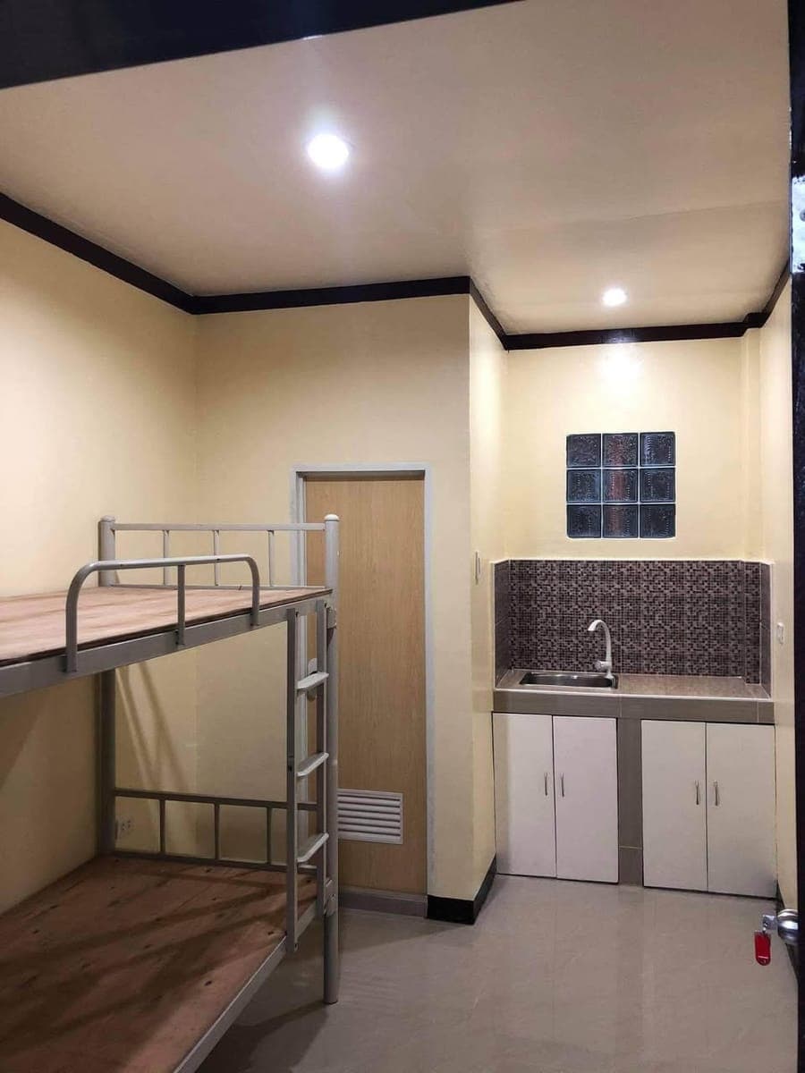 Studio type Room for rent with Bathroom and aircon..1 room available. Free wifi 50mbps only. - photo 3