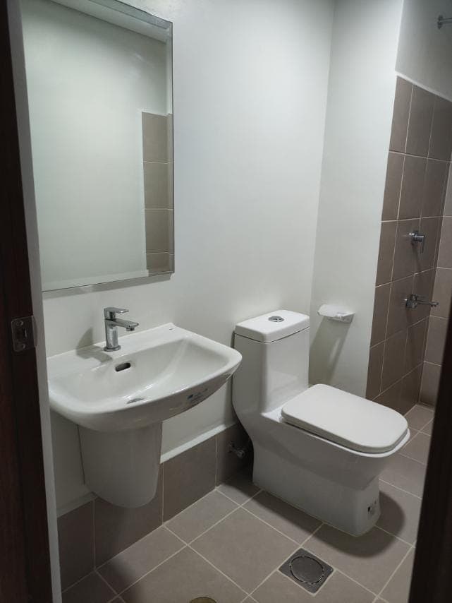 For Lease - photo 2