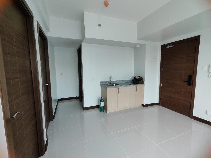 For Lease - photo 3