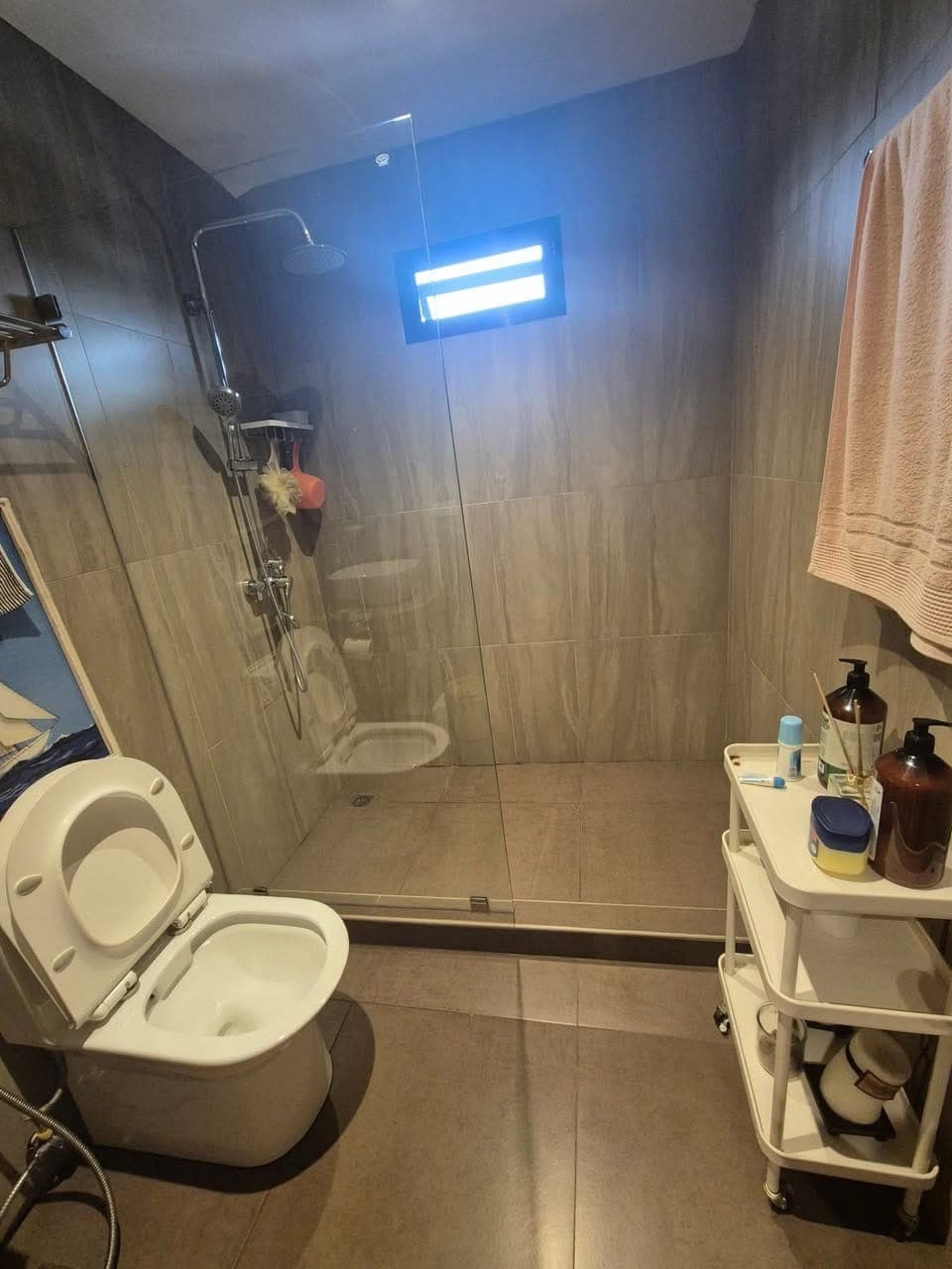 FOR RENT: 2 Bedroom Apartment - photo 5
