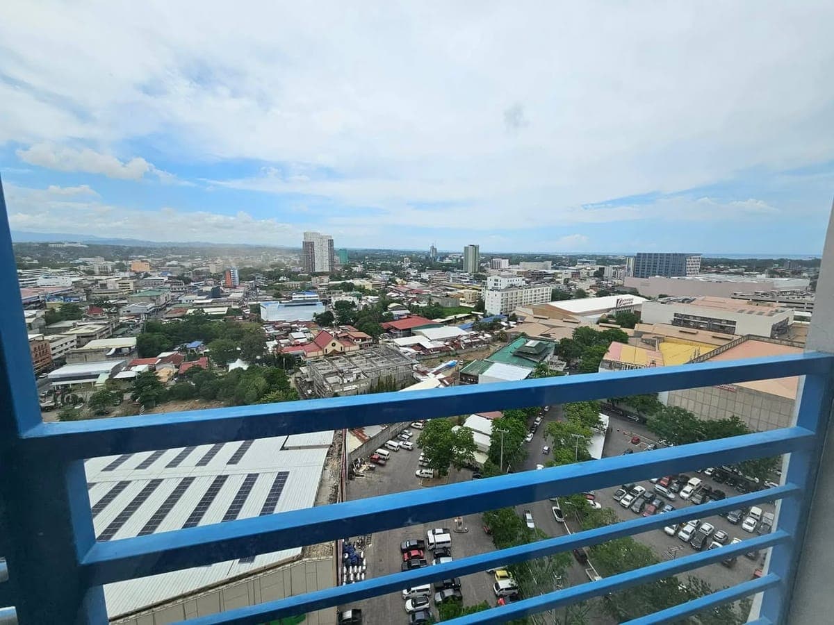 🏙️ FOR RENT: 1 Bedroom Condo with Balcony - photo 5