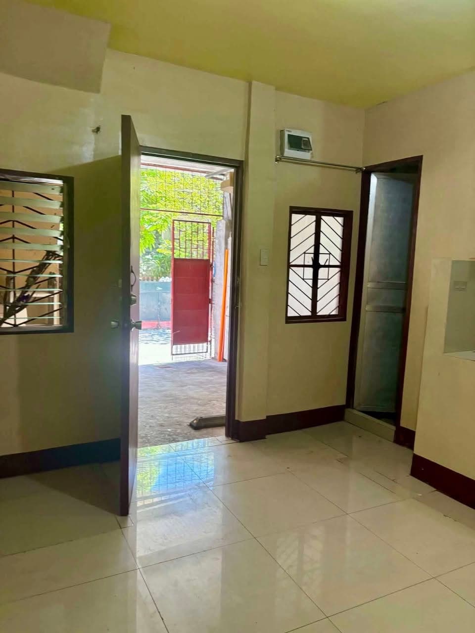 🏡ROOM FOR RENT- LONG TERM TENANT ONLY PLS (at least 6 months) *First Floor - photo 1