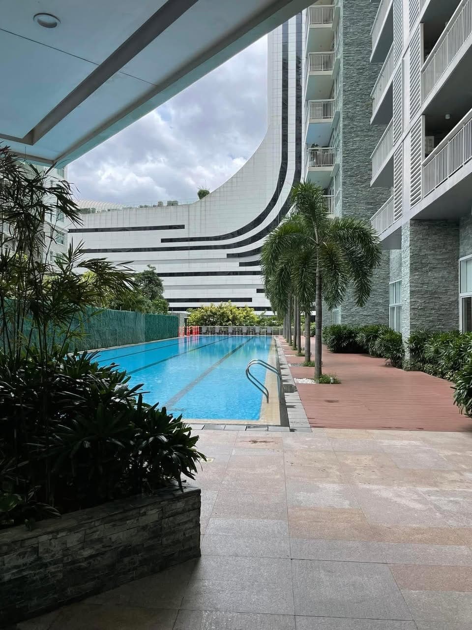 Condo sharing  BGC . Single Female only . Long term only - photo 2