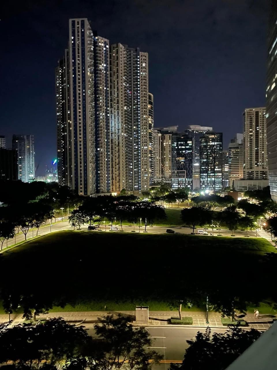 Condo sharing  BGC . Single Female only . Long term only - photo 3