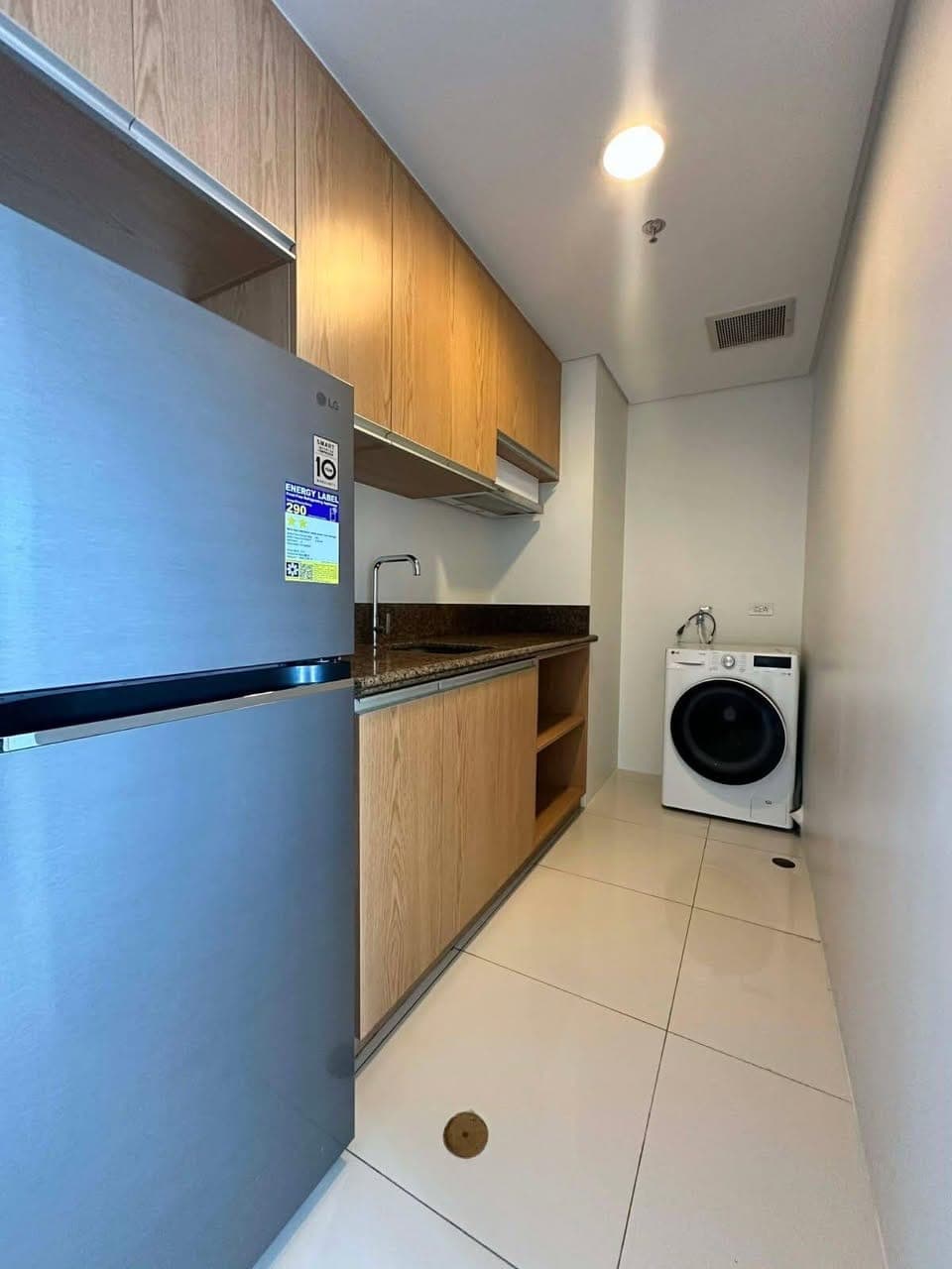 🏙️ FOR RENT: Semi-Furnished 1-Bedroom in Times Square West, BGC - photo 1