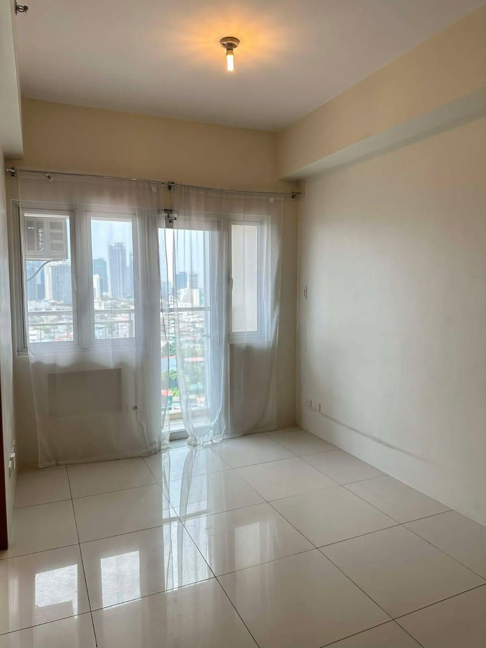 🏙️ FOR RENT: Semi-Furnished 1-Bedroom in Times Square West, BGC - photo 4